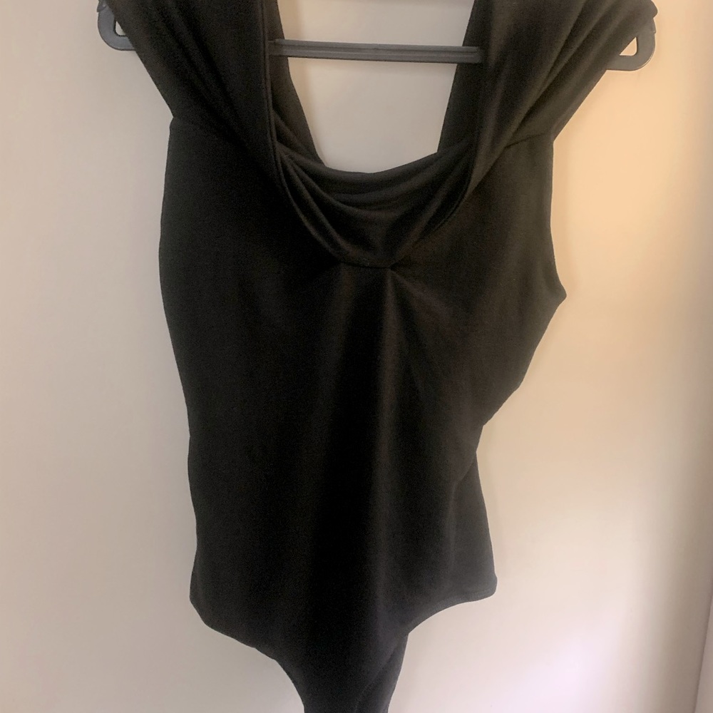 **Sold**NWT ASTR THE LABEL Black Twist front Bodysuit Sz. Medium - Picture 3 of 4